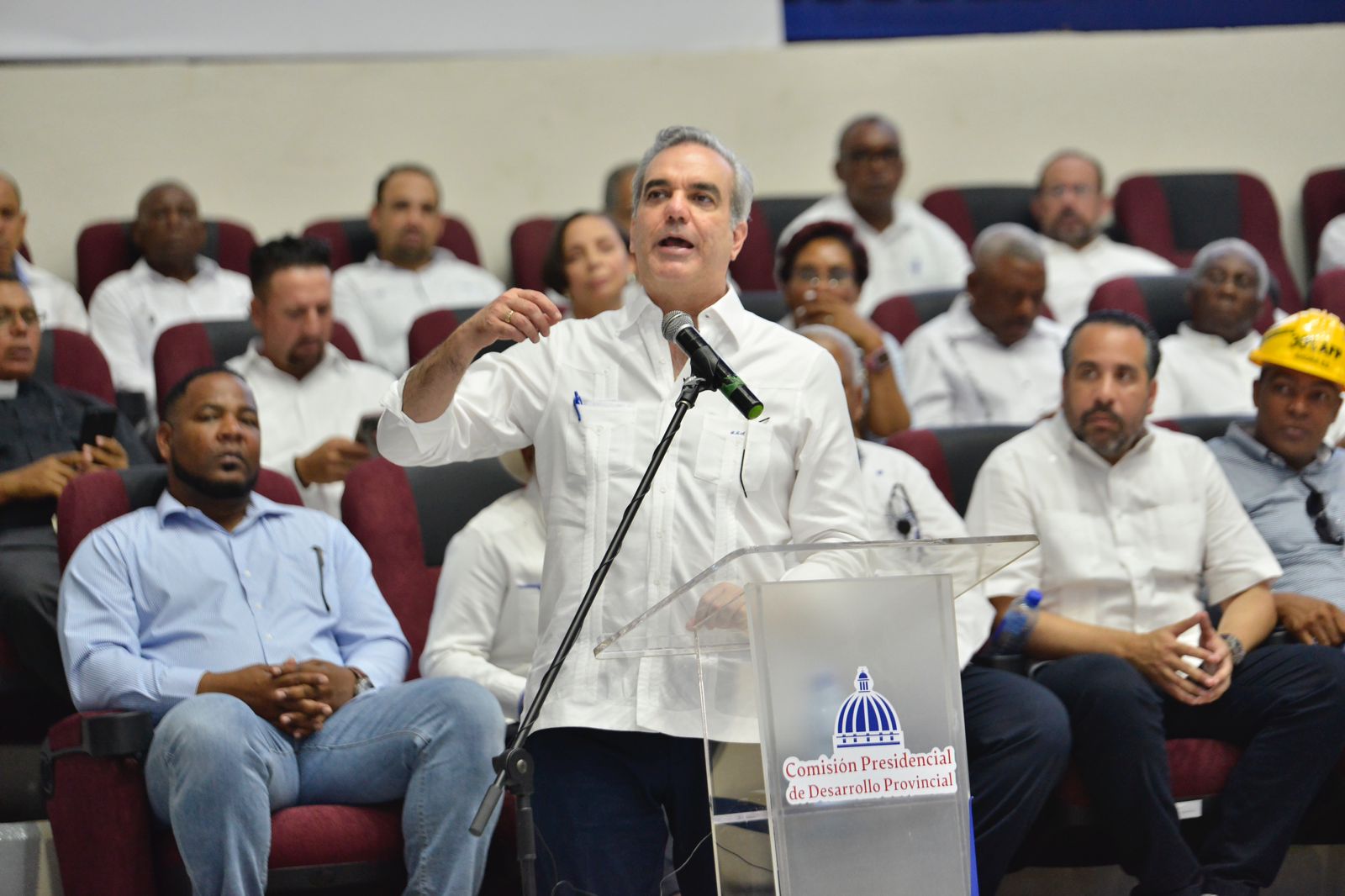 Abinader: el deporte es herramienta para alejar jóvenes de los vicios