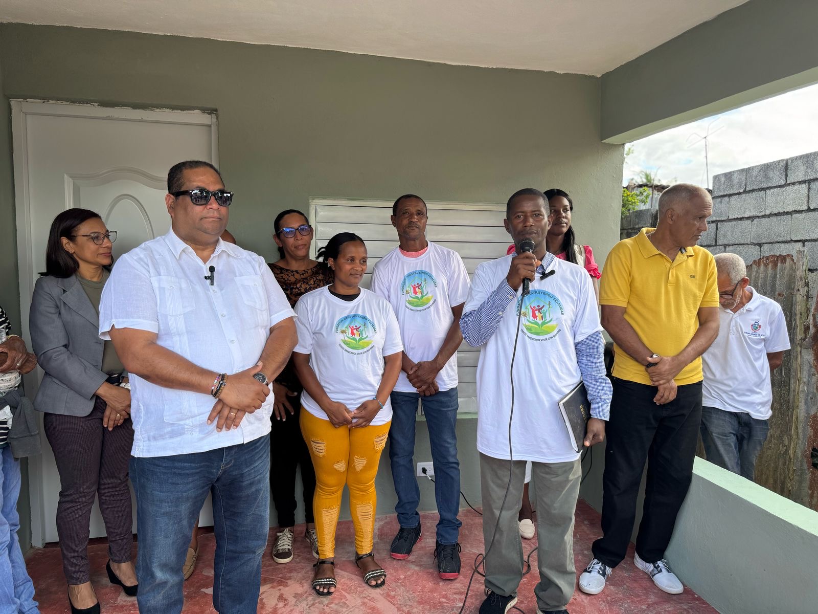 Corregidor Marcos Tavárez y Fundación Construyendo Prosperidad entregan vivienda a grupo del sector Kilombo de SGB Corregidor Marcos Tavárez y Fundación Construyendo Prosperidad entregan vivienda a grupo del sector Kilombo de SGB
