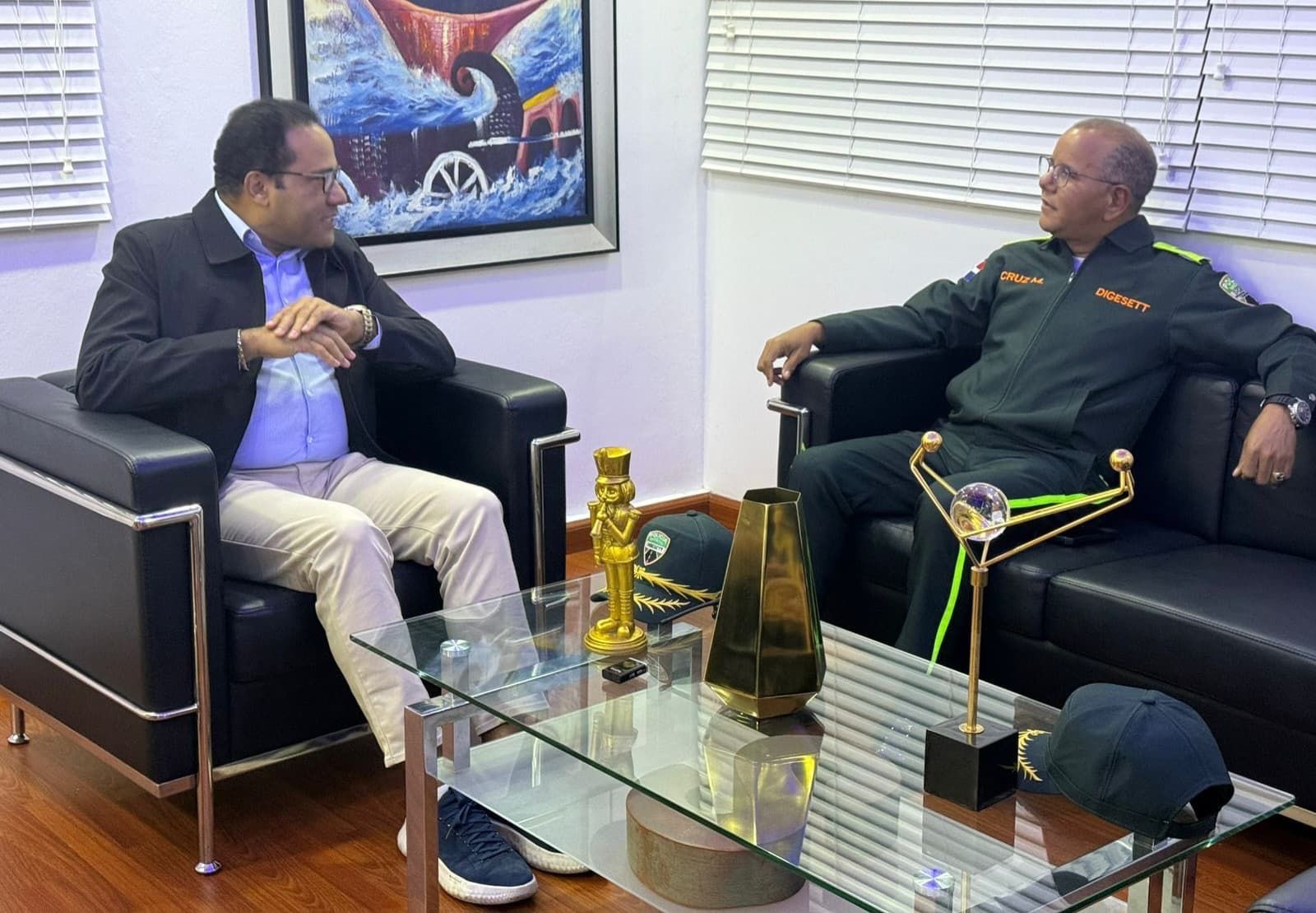 Salvador Holguín recibe en su despacho al director de la DIGESETT, Gral Pascual Cruz Méndez Salvador Holguín recibe en su despacho al director de la DIGESETT, Gral Pascual Cruz Méndez