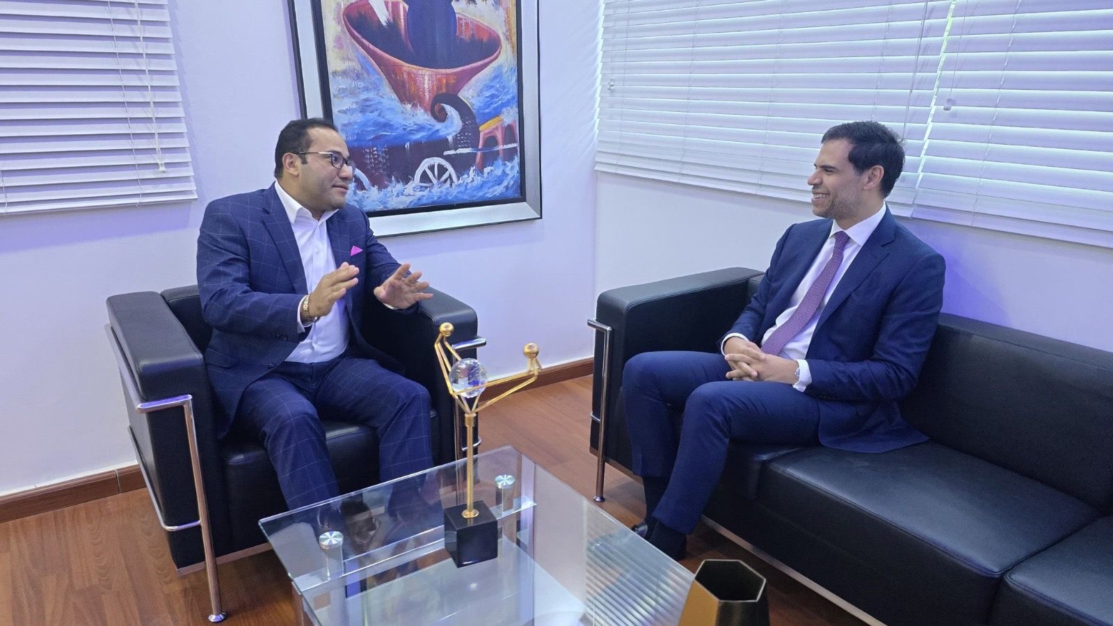 Salvador Holguín recibe en su despacho al ministro de Civilización Roberto Bendito Salcedo Salvador Holguín recibe en su despacho al ministro de Civilización Roberto Bendito Salcedo