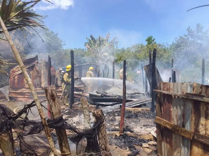 Incendio reduce a cenizas una vivienda en comunidad de Sabana del Estado, Bayaguana Incendio reduce a cenizas una vivienda en comunidad de Sabana del Estado, Bayaguana