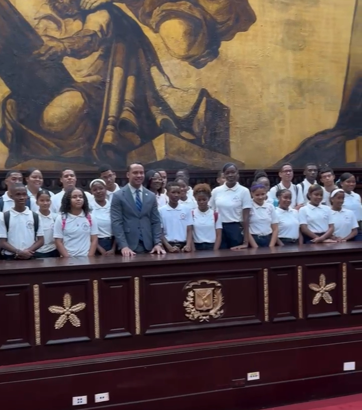 Estudiantes del Pensionado Juan Isidro Pérez de SGB participan en “Diputados por un Día” gracias a Oscar Morel