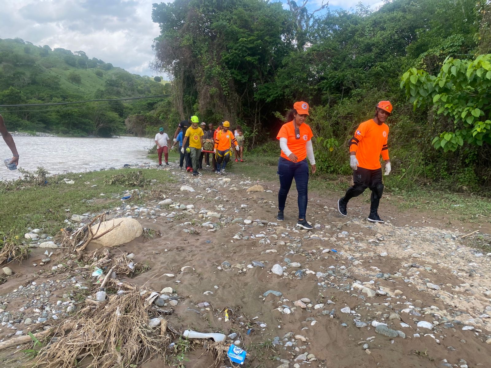 Recuperan cuerpo de imberbe remolcado por crecida de río en Constanza; fue localizado en Padre Las Casas