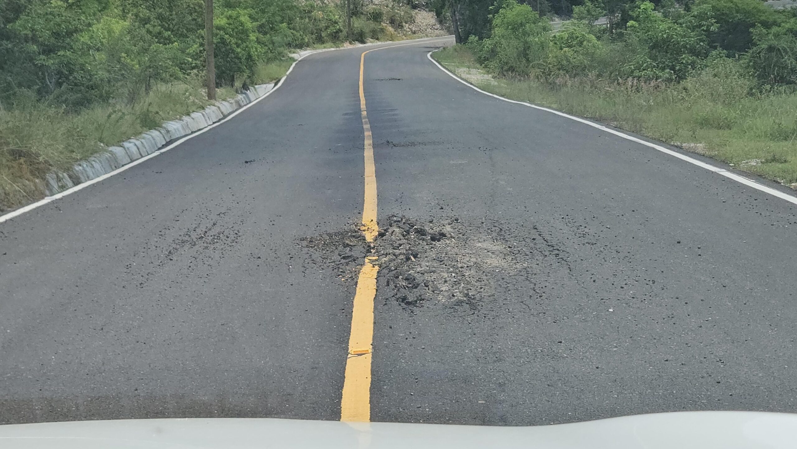 Denuncian defectos en carretera recién inaugurada en Elías Piña Denuncian defectos en carretera recién inaugurada en Elías Piña