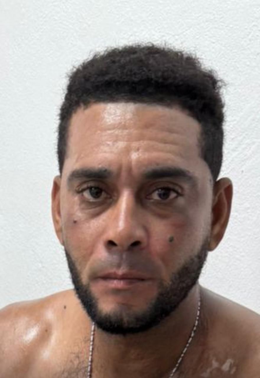Prófugo por homicidio resulta herido tras desavenir a agentes policiales en Azua Prófugo por homicidio resulta herido tras desavenir a agentes policiales en Azua
