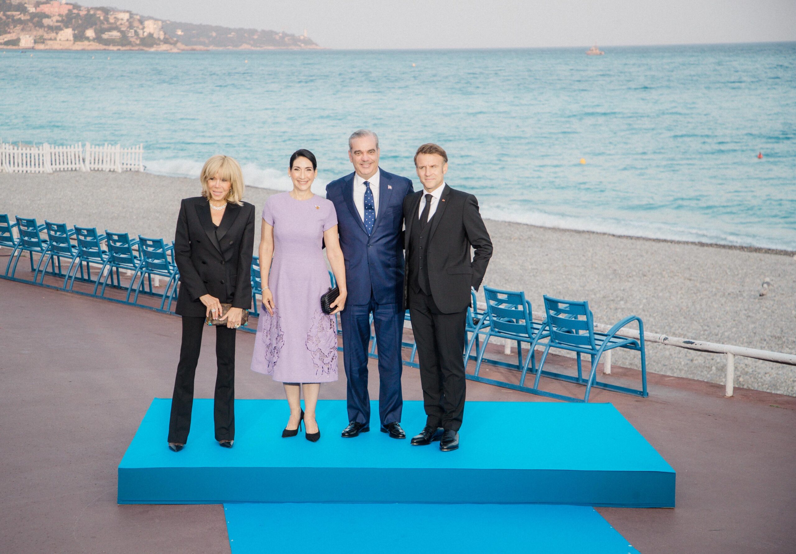 Presidente Abinader y Primera Dama son recibidos por el presidente Macron y su esposa en Cena de Traje