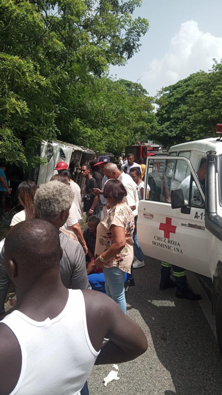 Sistema 911 coordina donación delante choque de tránsito con múltiples atrapados en Villa Altagracia