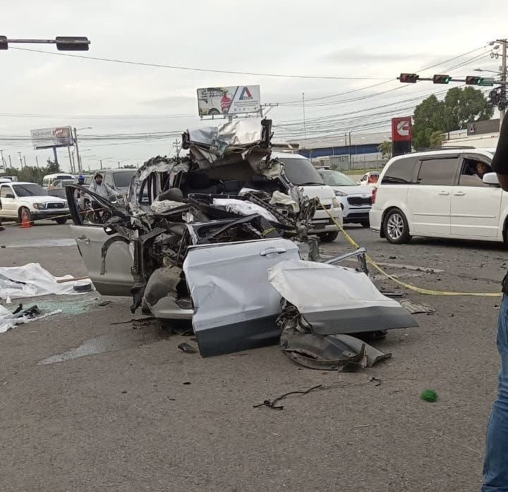 Mueren dos personas en siniestro de tránsito en Palmarejo Mueren dos personas en siniestro de tránsito en Palmarejo