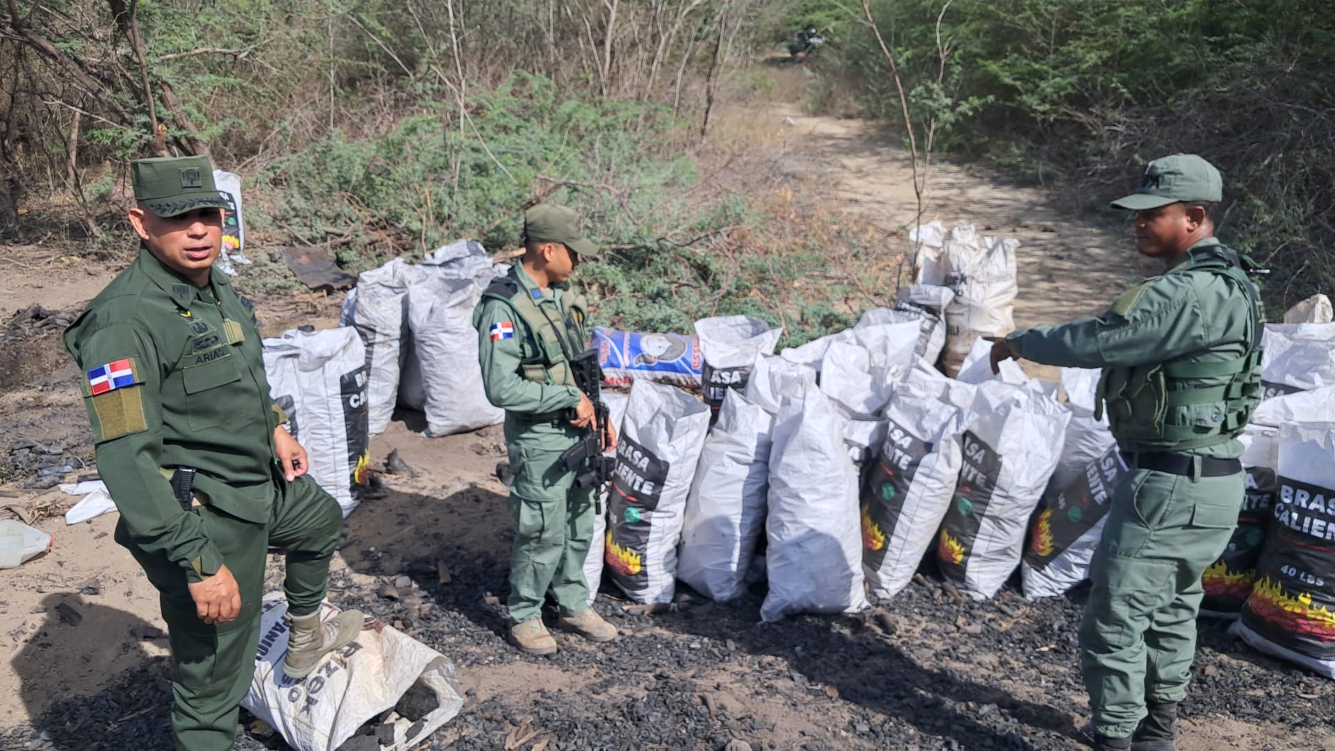 SENPA y Medio Medio ambiente desmantelan estructura ilegal de producción de carbón vegetal en la zona fronteriza SENPA y Medio Medio ambiente desmantelan estructura ilegal de producción de carbón vegetal en la zona fronteriza