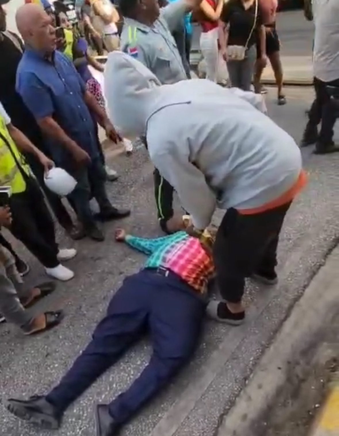 Video | Profesor sufre infarto durante discusión con agentes de la Digesett en Santiago Video | Profesor sufre infarto durante discusión con agentes de la Digesett en Santiago