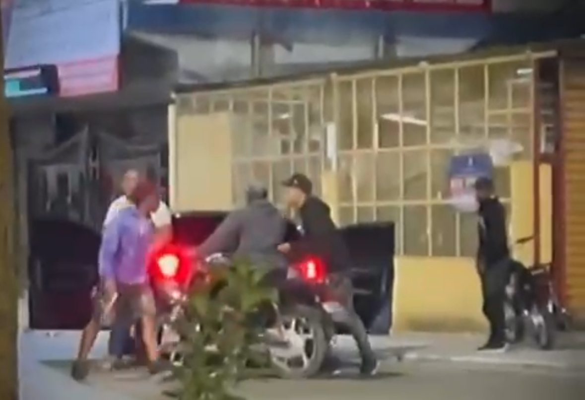 PN identifica y persigue peligrosa bandada armada captada en video durante asalto en SDE PN identifica y persigue peligrosa bandada armada captada en video durante asalto en SDE