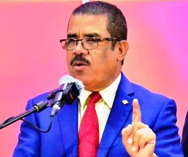 Adriano Sánchez Roa roborar parada costo en los productos de la cena de navideña