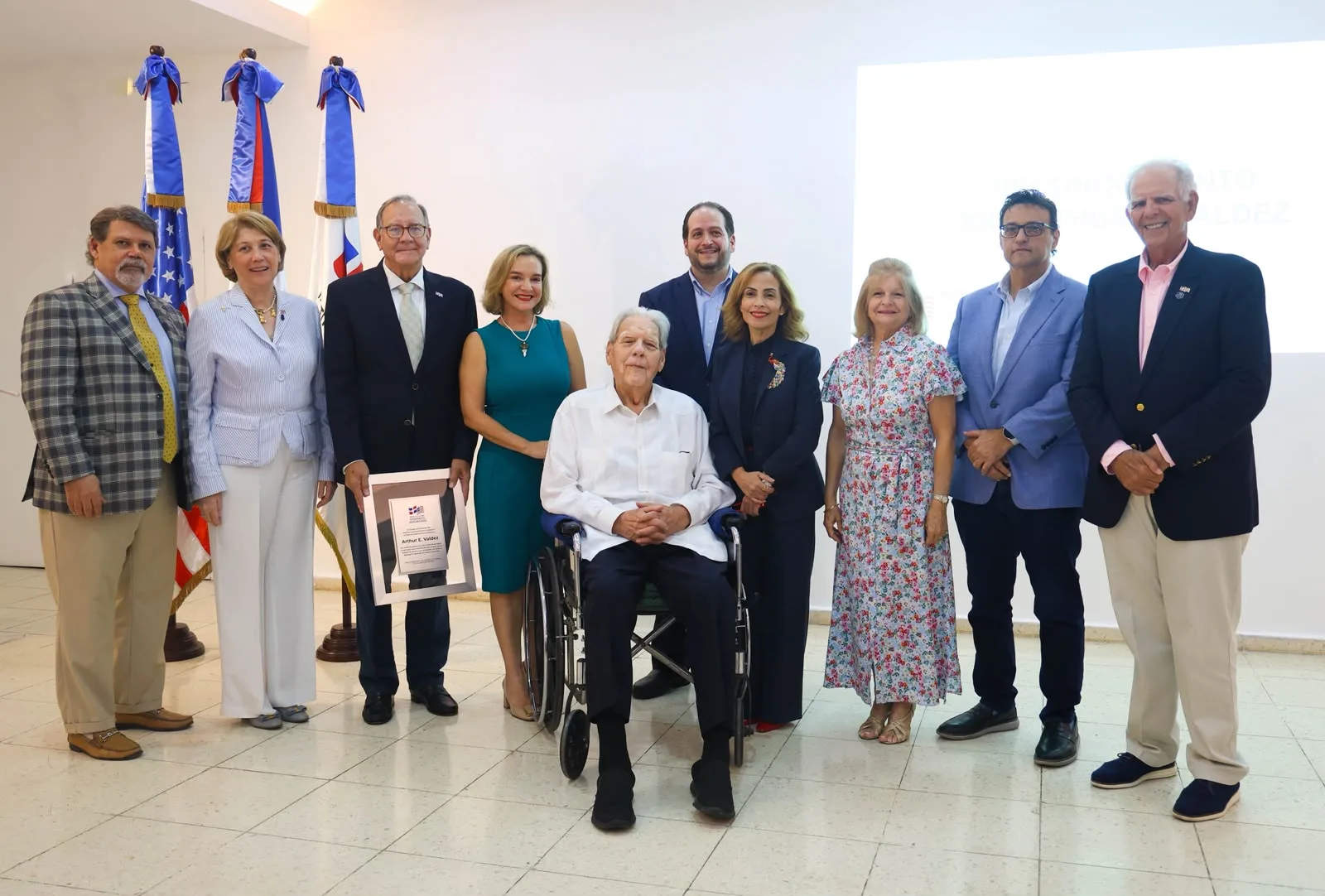 El Instituto Cultural Domínico Americano reconoce la trayectoria y el legado institucional de Arthur E. Valdez